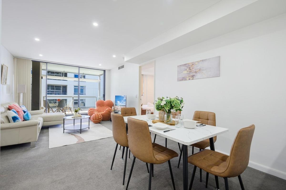 Live On The Iconic Cbd Wharf With Family Apartment