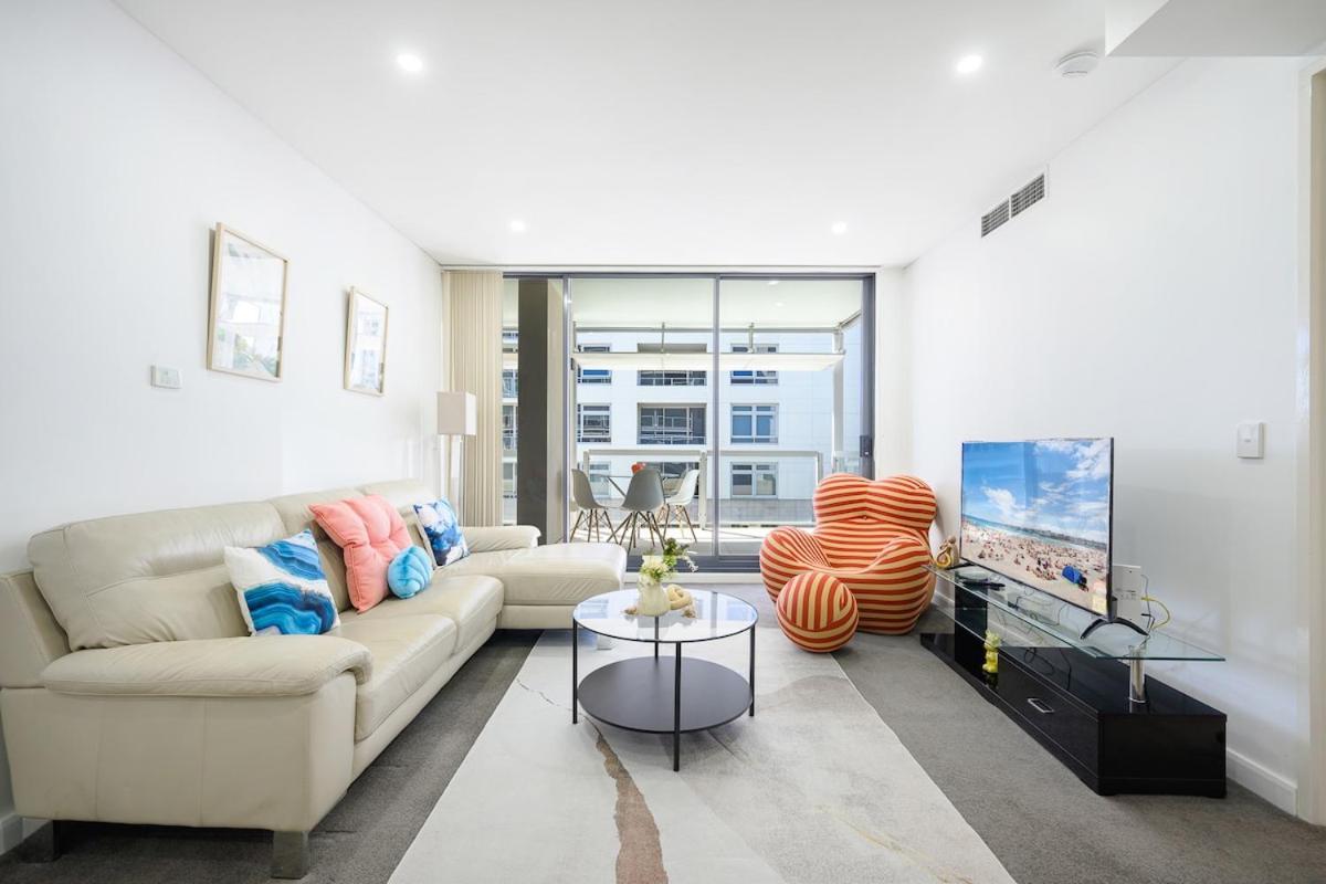 Live On The Iconic Cbd Wharf With Family