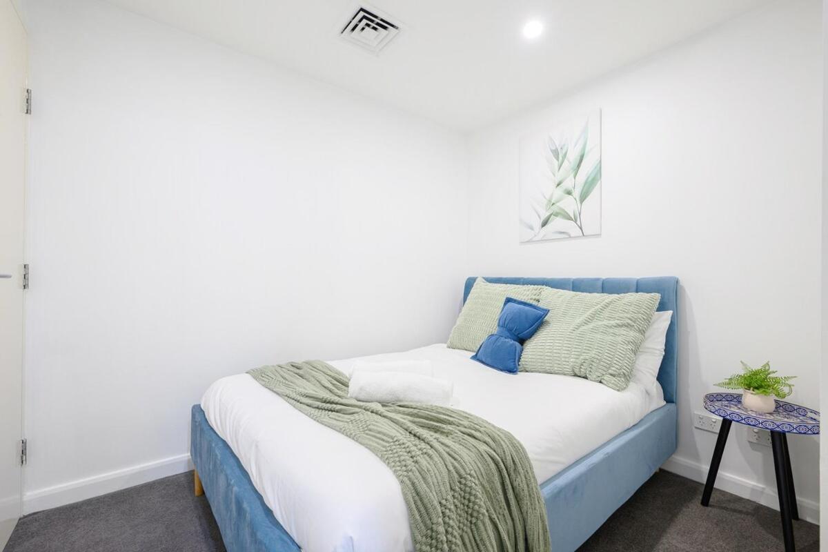 Live On The Iconic Cbd Wharf With Family Apartment